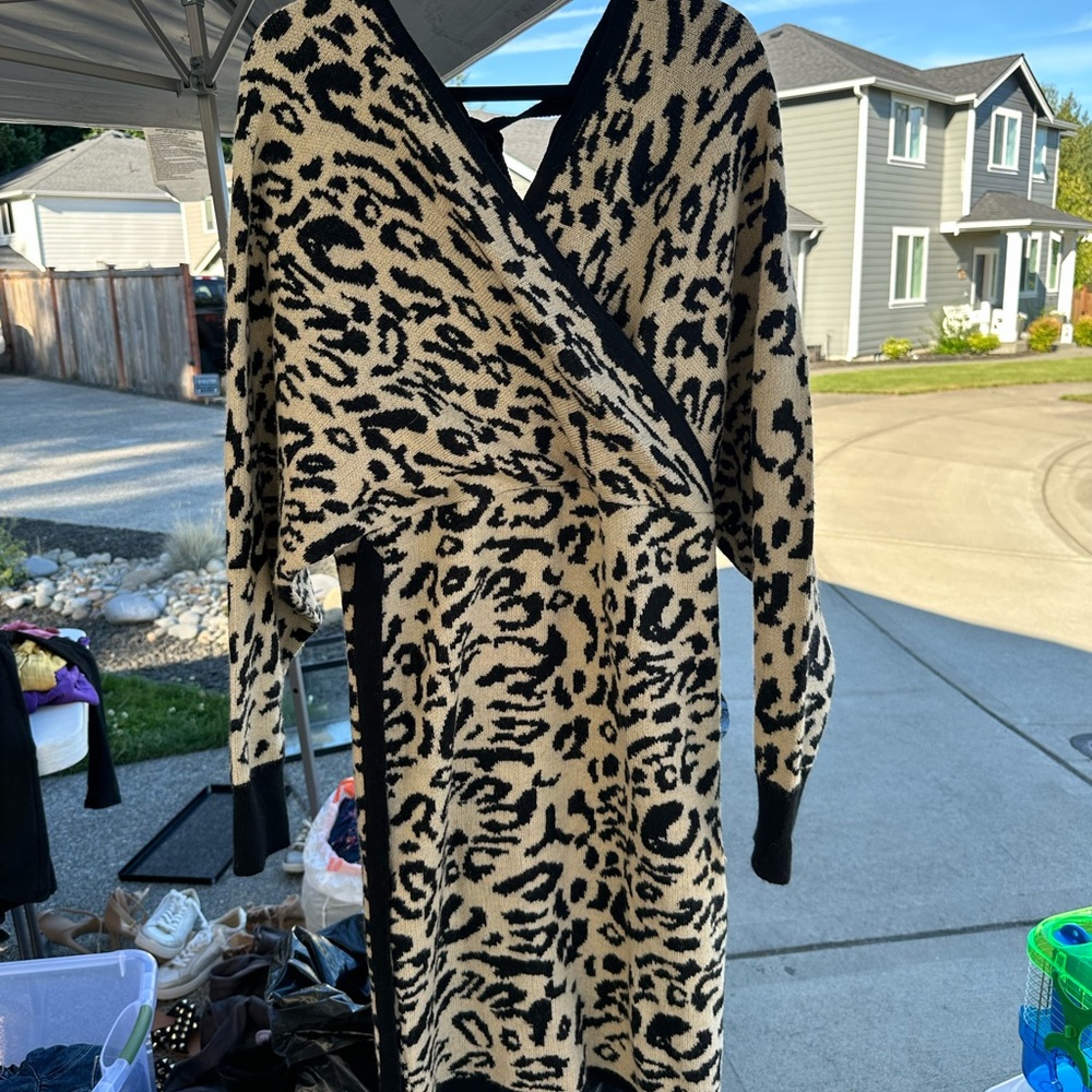 Main Strip Animal Print Knit Cardigan